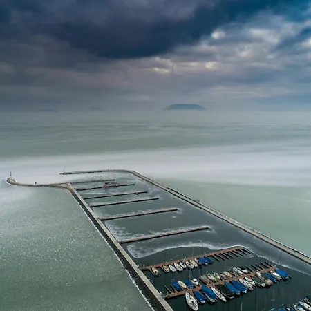 In 19455 Balatonkeresztúr